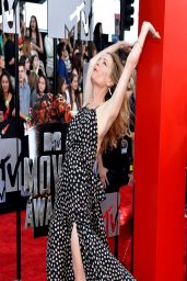 Leslie Mann in Juan Carlos Obando Chiffon Dress - 2014 MTV Movie Awards