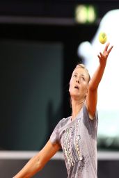 Maria Sharapova Practice in Stuttgart (Germany) - April 2014