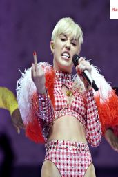 Miley Cyrus - Bangerz Tour at Bell Center in Montreal - March 2014