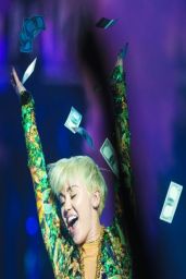 Miley Cyrus - Bangerz Tour at Bell Center in Montreal - March 2014