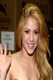 Shakira in KristianAadnevik Dress - 2014 Academy Of Country Music Awards in Las Vegas