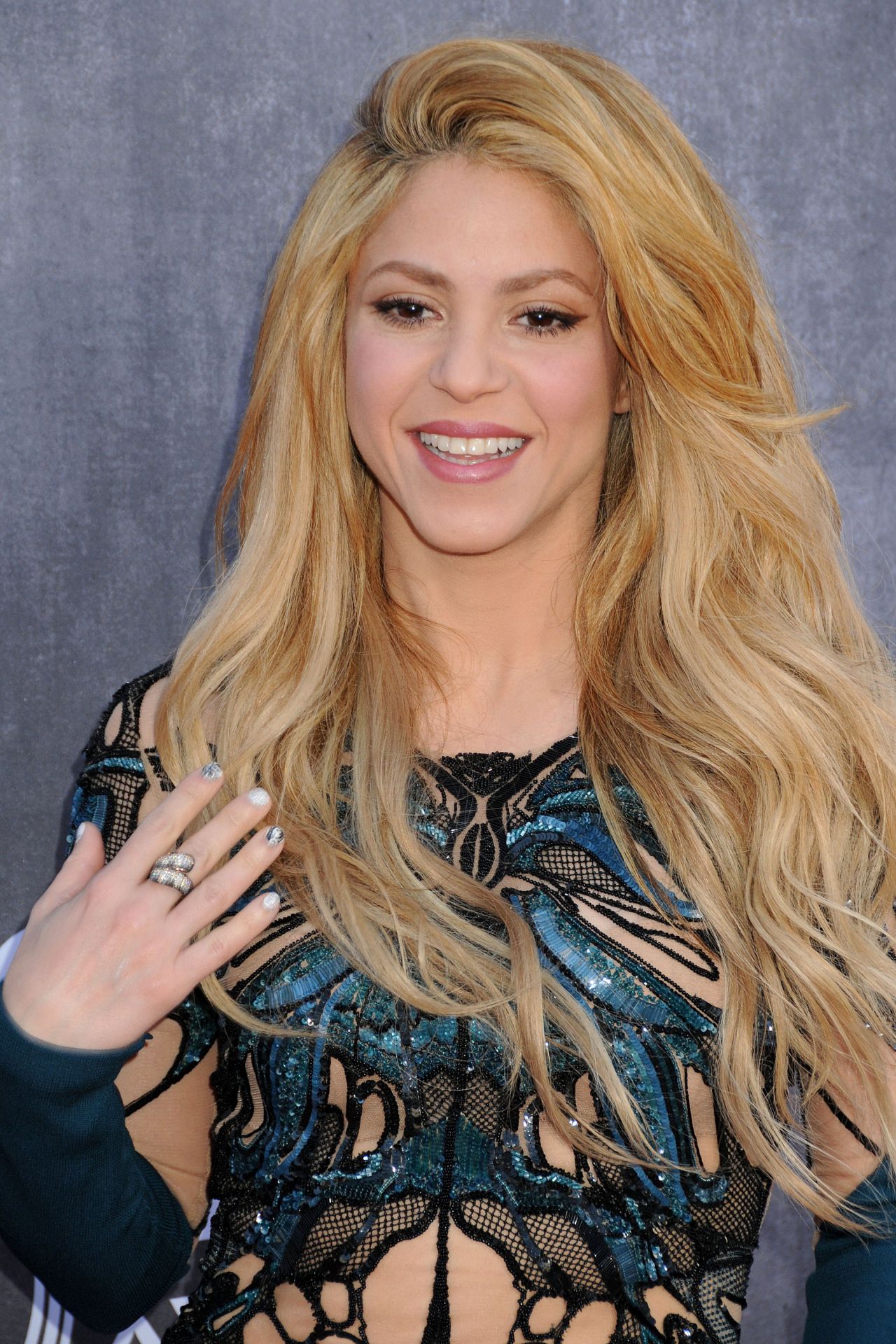 Shakira in Zuhair Murad Dress - 2014 Academy Of Country Music Awards ...