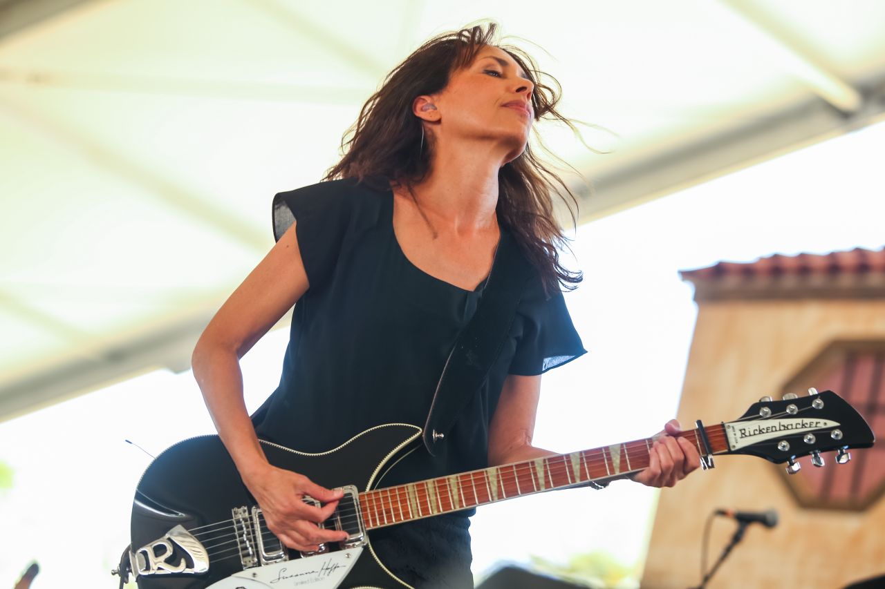 susanna-hoffs-performs-at-2014-stagecoach-festival-in-indio_3.