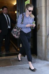 Amanda Seyfried Casual Style - Leaving Her Apartment in NYC - May 2014
