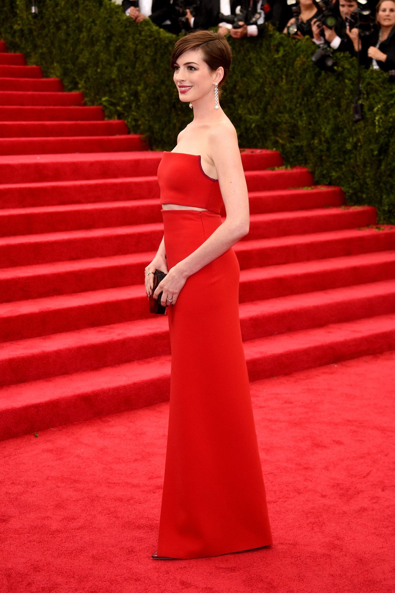 Anne Hathaway Wearing Calvin Klein Collections - 2014 Met ...