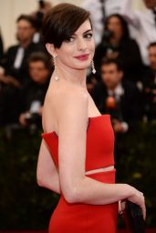 Anne Hathaway Wearing Calvin Klein Collections – 2014 Met Costume Institute Gala