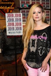Avril Lavigne at Brazilian John John