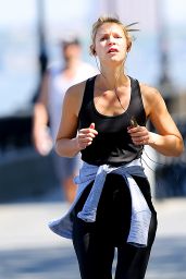 Claire Danes out Jogging in New York City - Alongside the Hudson River
