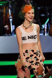 Hayley Williams Performs at American Idol – May 2014