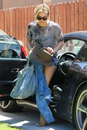 Hilary Duff – Leggy Candids - Stops By A Friends House In Hollywood