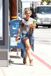 Hilary Duff Stops for Coffee at Starbucks in West Hollywood - May 2014