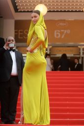 Irina Shayk Wearing Atelier Versace Dress - 