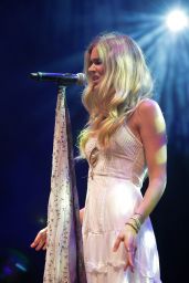 Joss Stone Performs at Samsung Galaxy Best of Blues Festival in Sao Paulo - May 2014