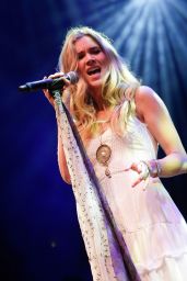 Joss Stone Performs at Samsung Galaxy Best of Blues Festival in Sao Paulo - May 2014