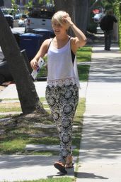 Julianne Hough Street Style - Out in Los Angeles - May 2014
