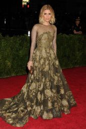 Kate Mara Wearing Valentino Couture Spring 2014 Gown – 2014 Met Costume Institute Gala