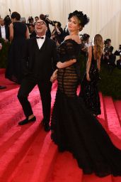 Kate Upton Wearing Dolce & Gabbana Gown – 2014 Met Costume Institute Gala