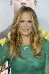 Molly Sims on Red Carpet - 