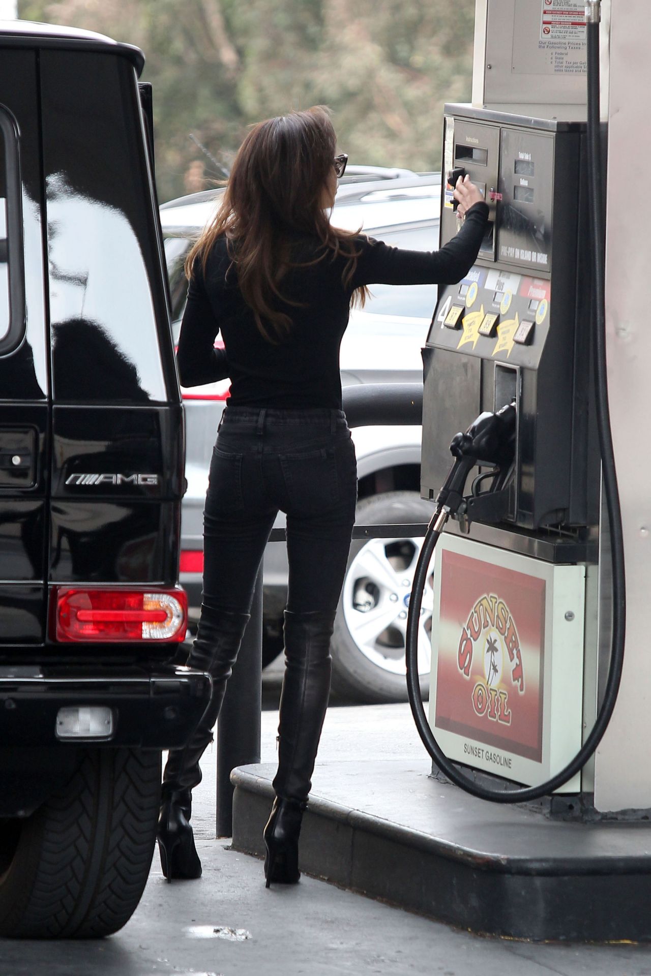 Naya Rivera at a Gas Station in West hollywood - May 2014 • CelebMafia