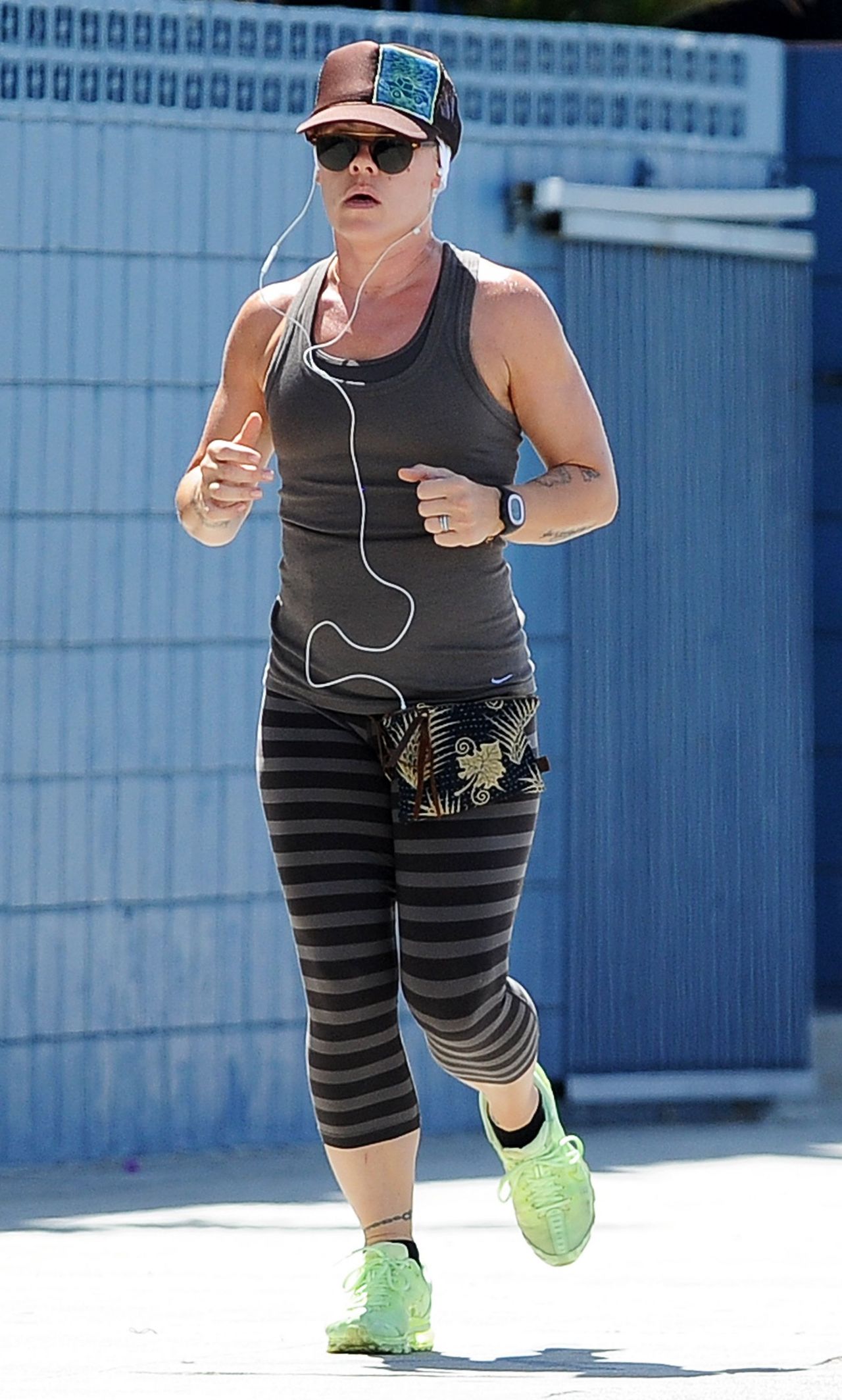 Pink (Alecia Moore) in Tights - Jogging in Santa Monica - May 20141280 x 2128