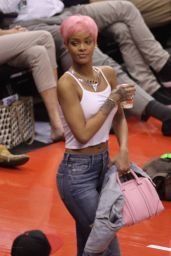 Rihanna at the Clippers Game in Los Angeles - May 2014