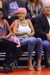 Rihanna at the Clippers Game in Los Angeles - May 2014