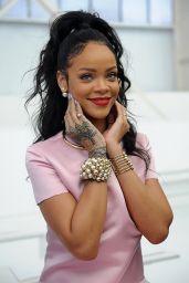 Rihanna - Dior Cruise 2015 Fashion Show - May 2014