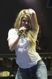 Shakira - 102.7 KIIS FM