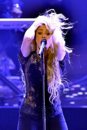 Shakira - 2014 iHeartRadio Music Awards