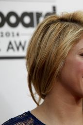 Shakira Wearing Julien Macdonald Dress - 2014 Billboard Music Awards in Las Vegas