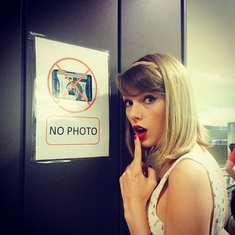Taylor Swift Toyko Narita Airport in Japan November 8, 2014 – Star