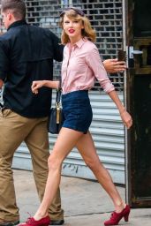 Taylor Swift in NYC - Stops By A Gym - May 2014