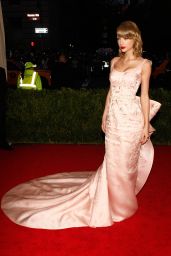 Taylor Swift in Oscar de la Renta Satin Gown – 2014 Met Costume Institute Gala