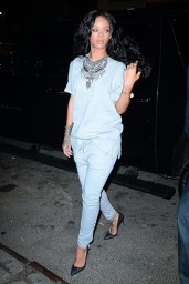 Rihanna in New York City – Back To Previous Hairstyle