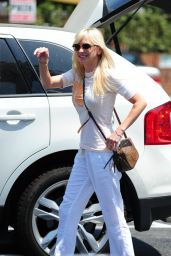 Anna Faris Street Style - Out Grocery Shopping in LA - June 2014