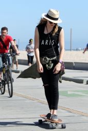 Chloe Grace Moretz - Skateboarding with Brooklyn Beckham in Santa