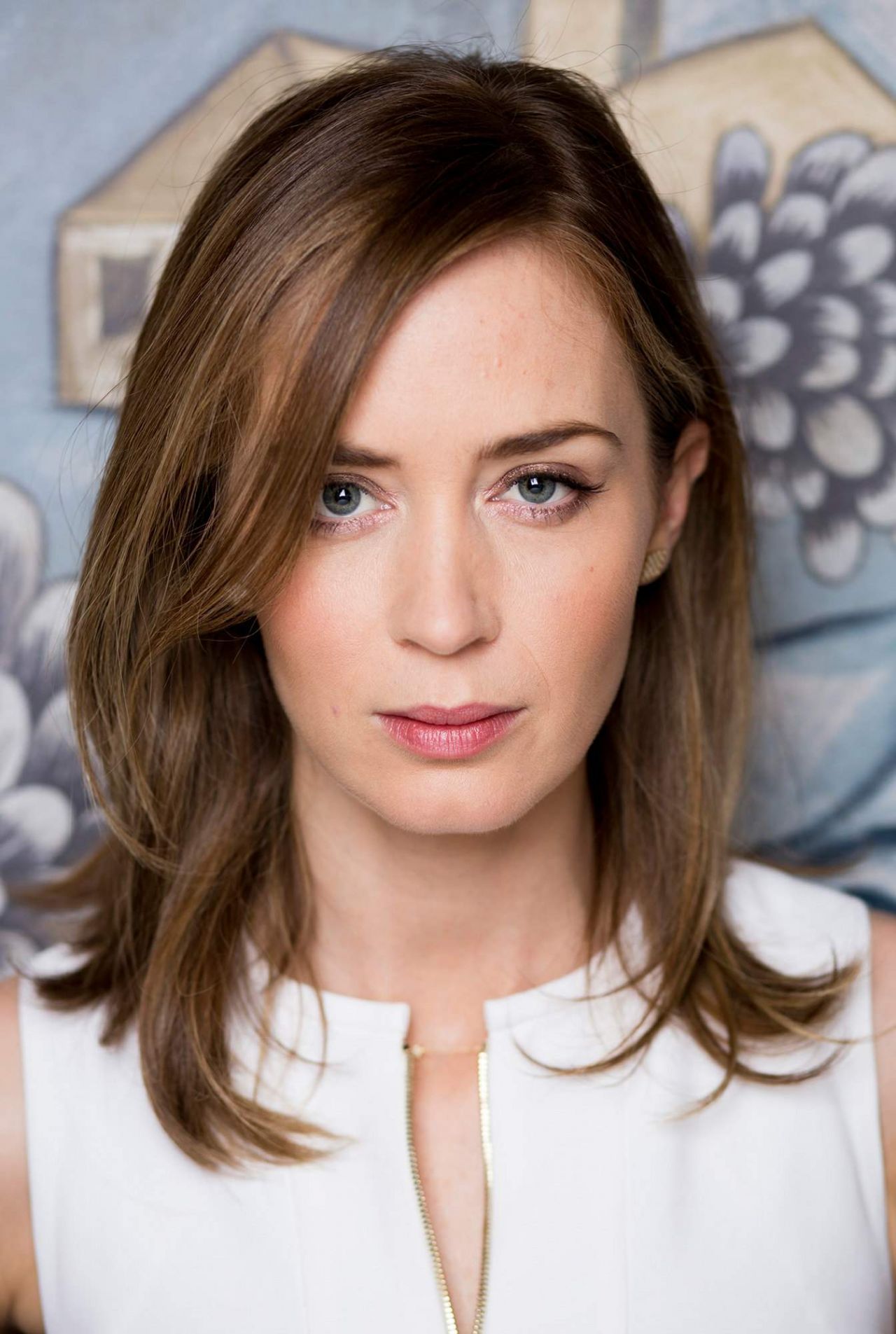 Emily Blunt Shows Us How to Wear Blue Eyeliner | StyleCaster
