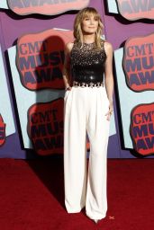 Jennifer Nettles Wearing Halston Heritage - 2014 CMT Music Awards