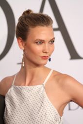 Karlie Kloss in Band of Outsiders Dress - 2014 CFDA Fashion Awards