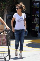 Kate Beckinsale Street Style - at Gelson
