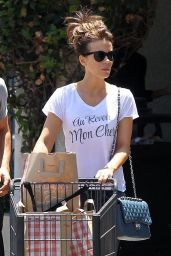 Kate Beckinsale Street Style - at Gelson