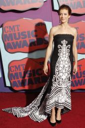 Kate Walsh Wearing Naeem Khan Gown – 2014 CMT Music Awards in Nashville