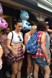 Katy Perry Visiting Dollywood in Tennessee - June 2014