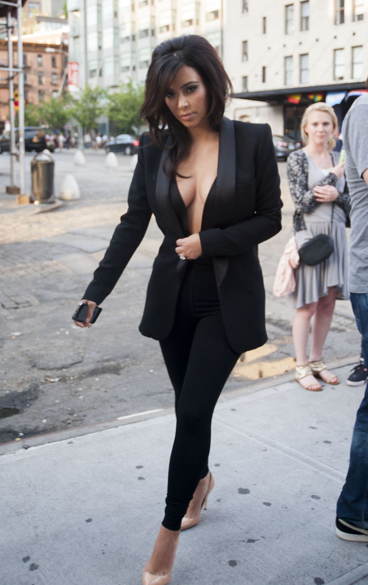 Kim Kardashian In A All-Black Ensemblee - Out In New York -5302