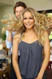 LeAnn Rimes Hair Style - Getting Dolled up at Home for the CMT Awards (2014)