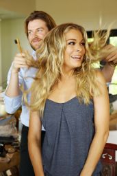 LeAnn Rimes Hair Style - Getting Dolled up at Home for the CMT Awards (2014)