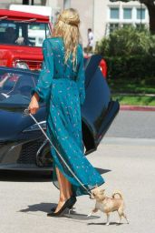 Paris Hilton Stops by Barneys New York in Beverly Hills - June 2014
