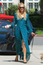 Paris Hilton Stops by Barneys New York in Beverly Hills - June 2014