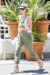 Sarah Michelle Gellar Street Style - Out in Beverly Hills - June 2014