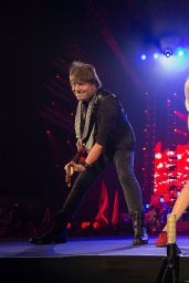 Taylor Swift Performs at Singapore Indoor Stadium in Singapore - June 2014